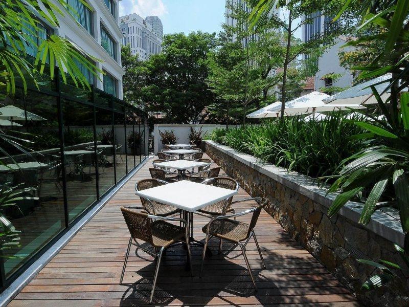 迷卡萨全套房酒店 吉隆坡 外观 照片 The outdoor terrace at the restaurant